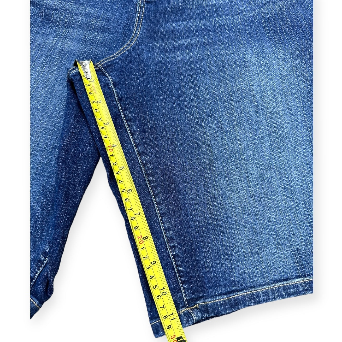 Torrid Medium Wash Bermuda Shorts Women’s Size 20