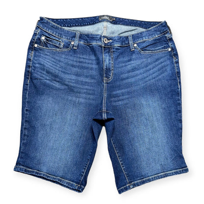 Torrid Medium Wash Bermuda Shorts Women’s Size 20