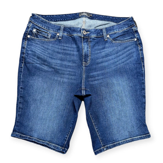 Torrid Medium Wash Bermuda Shorts Women’s Size 20